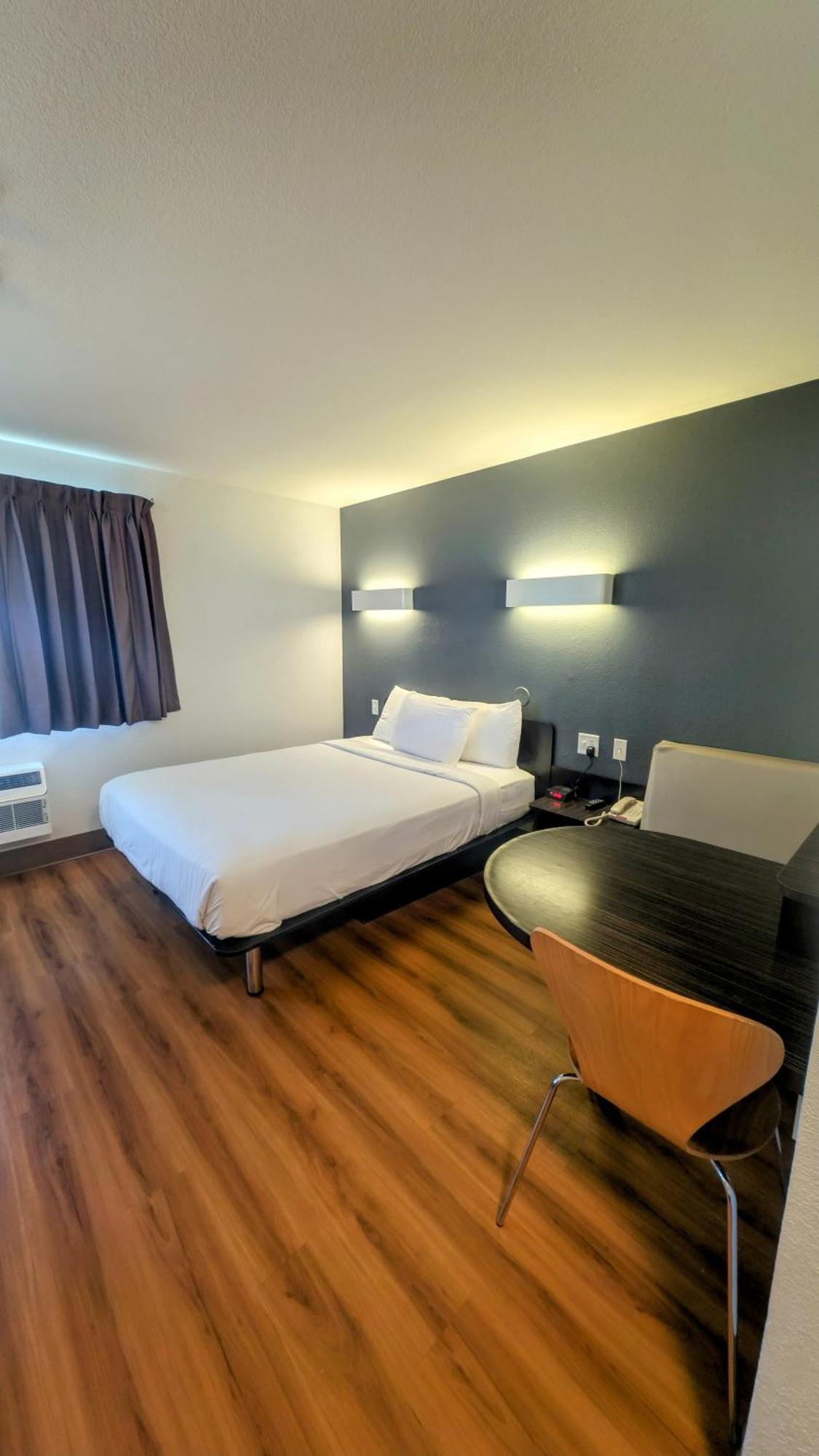 Econo Lodge Idaho Falls Bagian luar foto