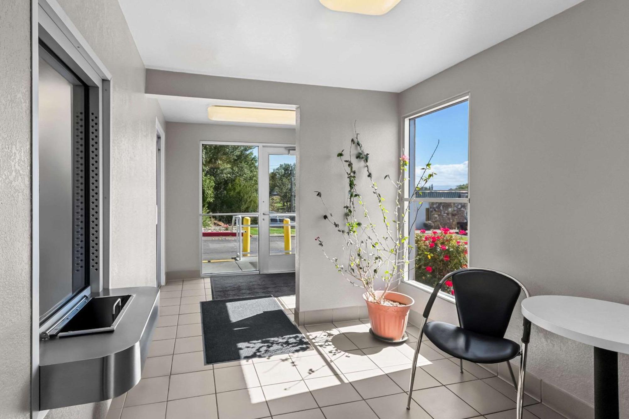 Econo Lodge Idaho Falls Bagian luar foto