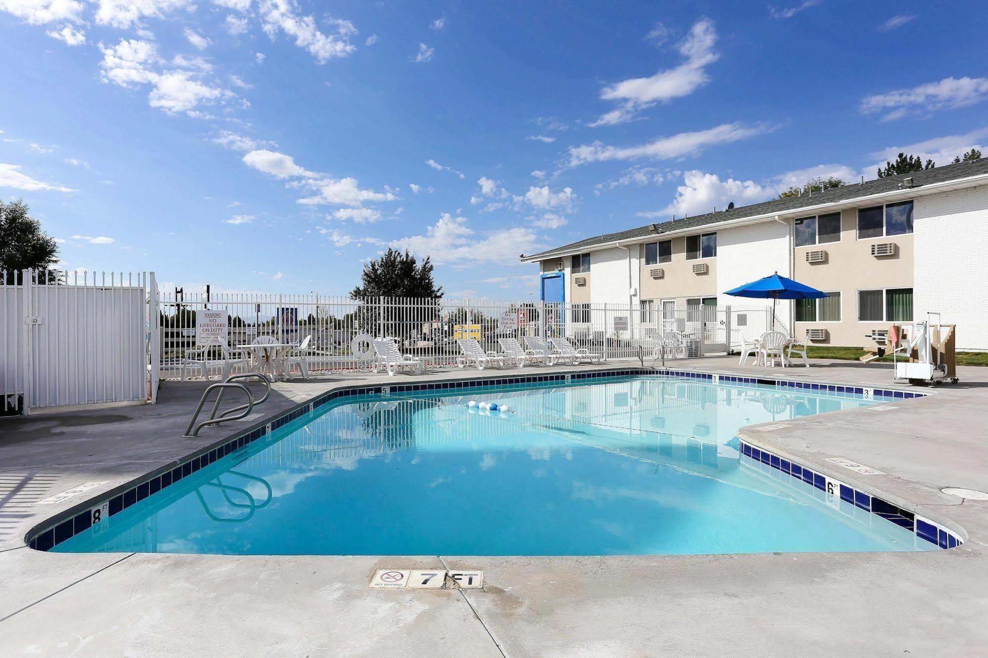 Econo Lodge Idaho Falls Bagian luar foto